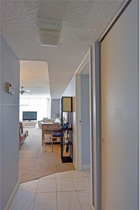 For Sale: $335,000 (1 beds, 1 baths, 546 Square Feet)