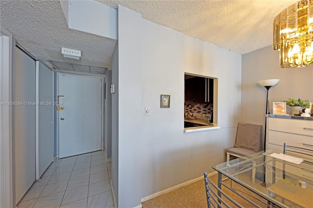 For Sale: $335,000 (1 beds, 1 baths, 546 Square Feet)