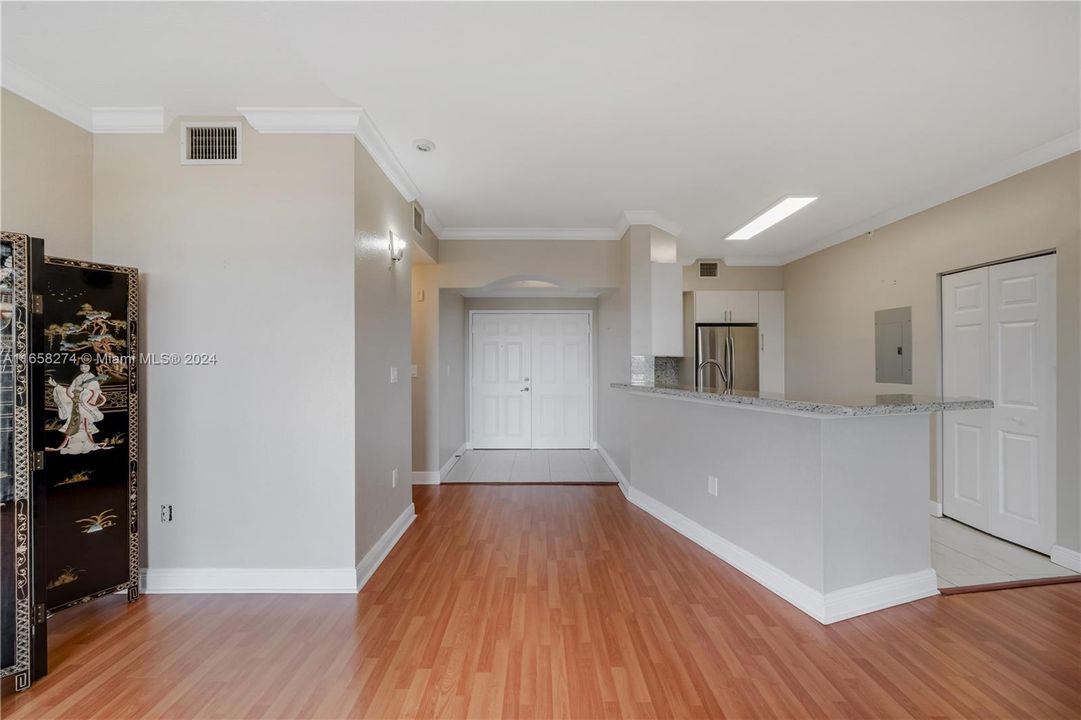 Active With Contract: $3,300 (2 beds, 2 baths, 1145 Square Feet)