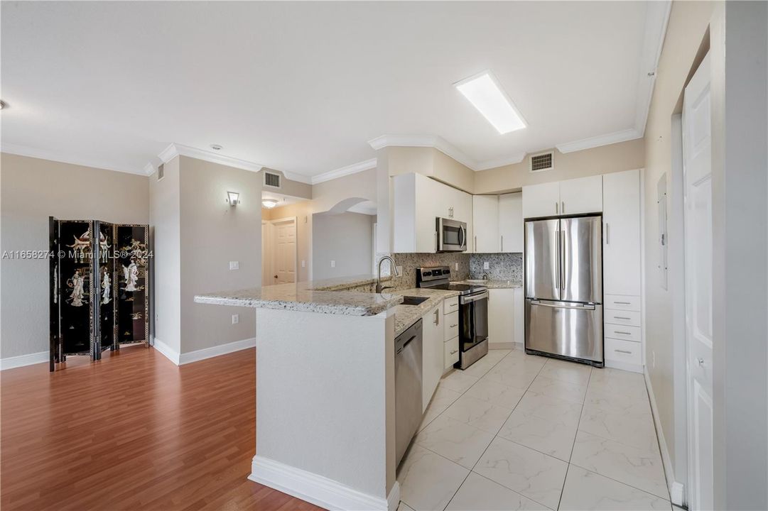 Active With Contract: $3,300 (2 beds, 2 baths, 1145 Square Feet)