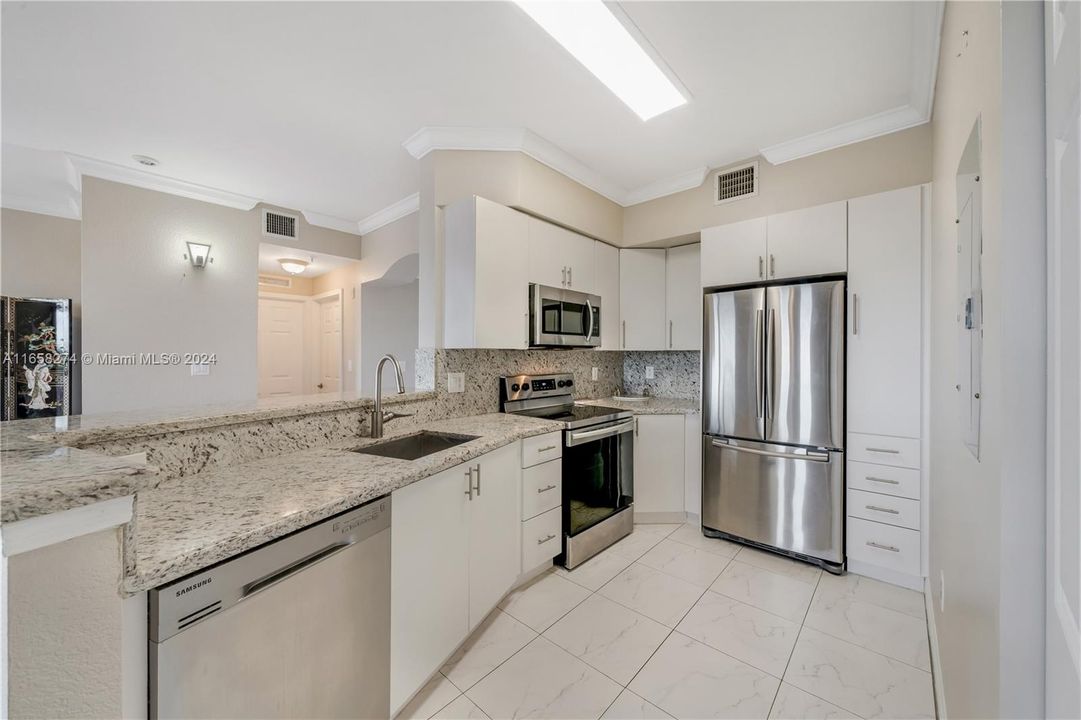 Active With Contract: $3,300 (2 beds, 2 baths, 1145 Square Feet)