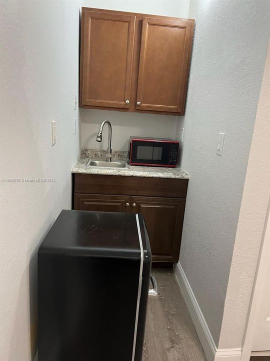 For Rent: $1,000 (1 beds, 1 baths, 1587 Square Feet)