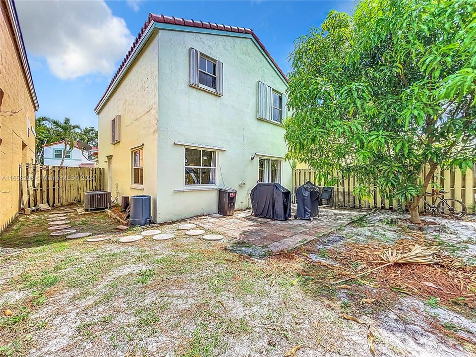 For Sale: $510,000 (3 beds, 2 baths, 1808 Square Feet)