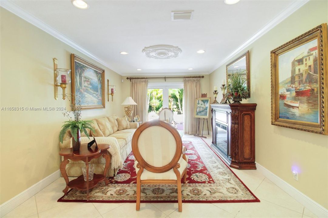 For Sale: $1,100,000 (4 beds, 2 baths, 2085 Square Feet)