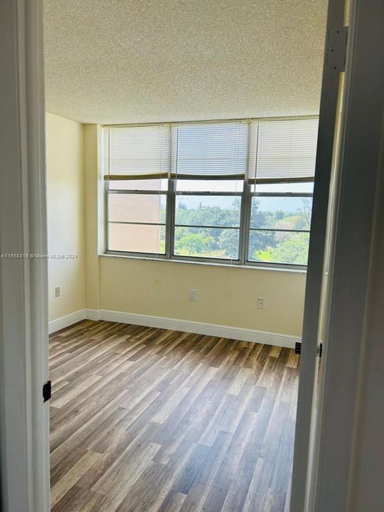 For Rent: $2,200 (2 beds, 2 baths, 980 Square Feet)