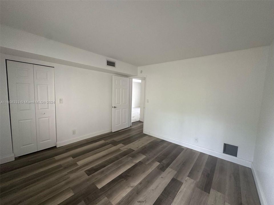 For Rent: $1,850 (2 beds, 1 baths, 830 Square Feet)