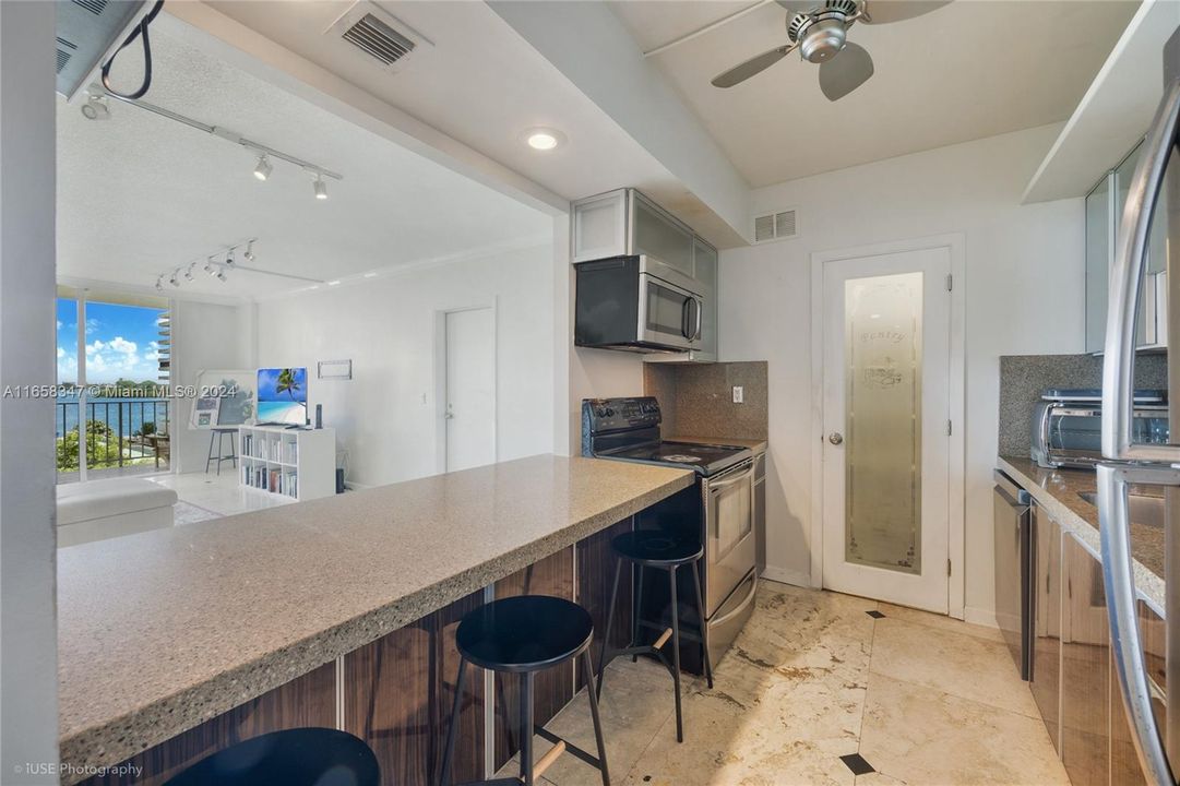 For Sale: $360,000 (2 beds, 2 baths, 1353 Square Feet)