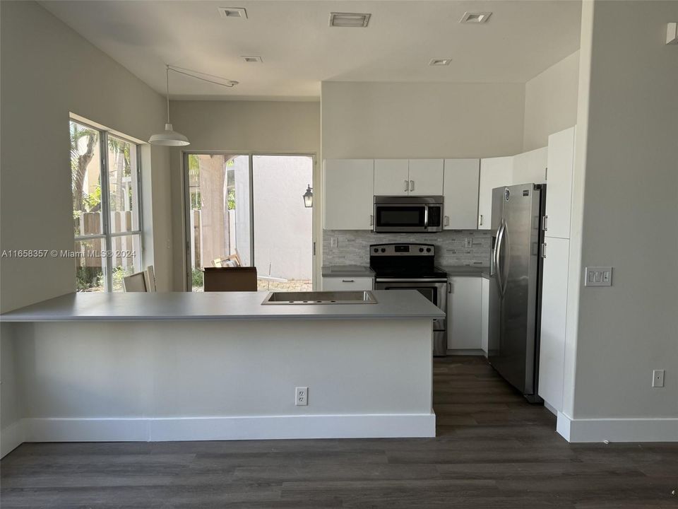 For Rent: $4,200 (3 beds, 2 baths, 2109 Square Feet)