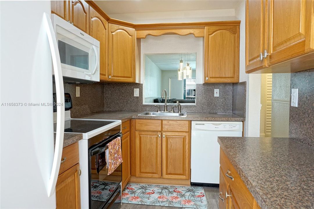 For Sale: $249,900 (1 beds, 1 baths, 753 Square Feet)