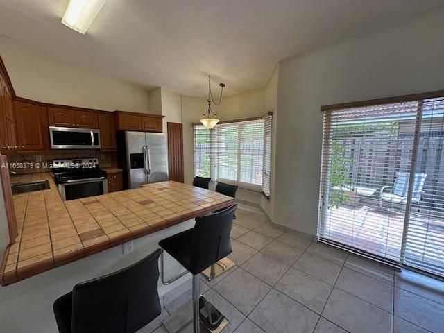 Active With Contract: $3,200 (3 beds, 2 baths, 1566 Square Feet)