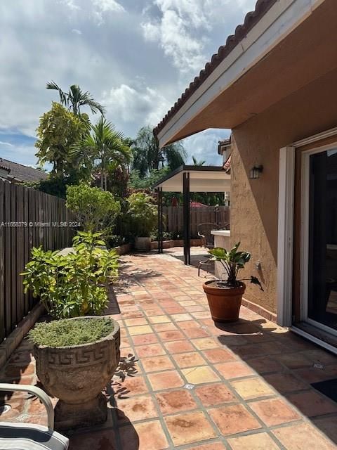 Active With Contract: $3,200 (3 beds, 2 baths, 1566 Square Feet)