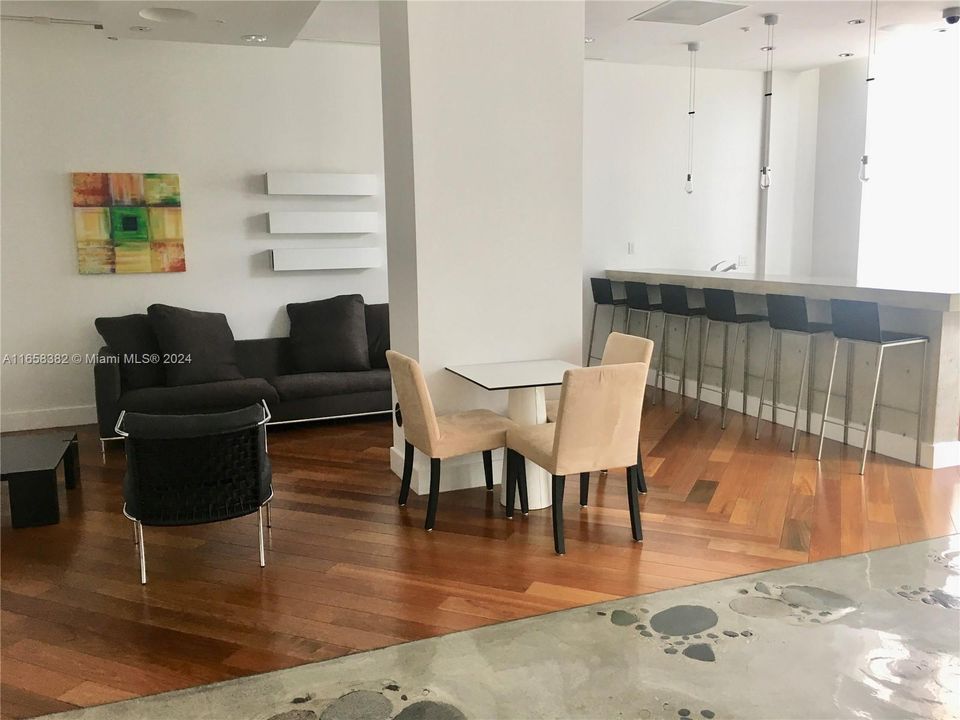 En Venta: $365,000 (1 camas, 1 baños, 784 Pies cuadrados)