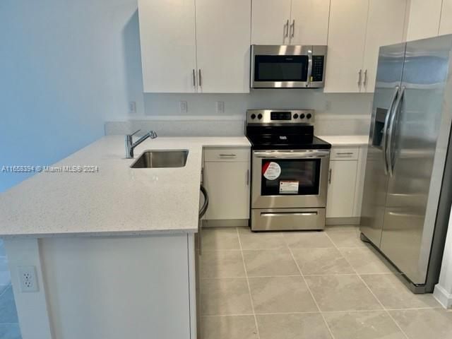 For Rent: $2,900 (3 beds, 2 baths, 1697 Square Feet)