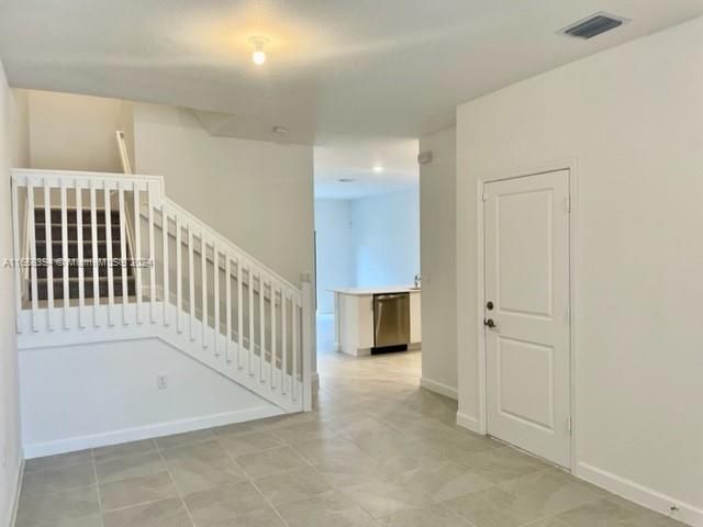 For Rent: $2,900 (3 beds, 2 baths, 1697 Square Feet)