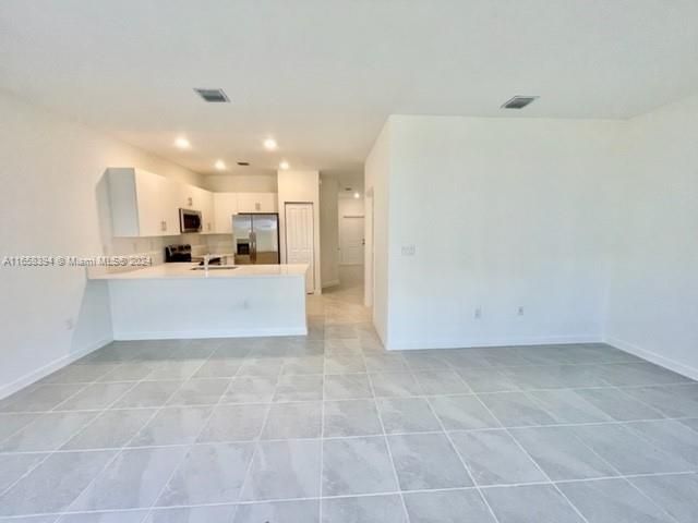 For Rent: $2,900 (3 beds, 2 baths, 1697 Square Feet)