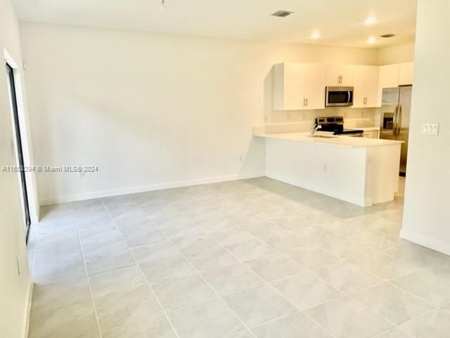 For Rent: $2,900 (3 beds, 2 baths, 1697 Square Feet)