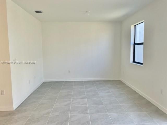 For Rent: $2,900 (3 beds, 2 baths, 1697 Square Feet)