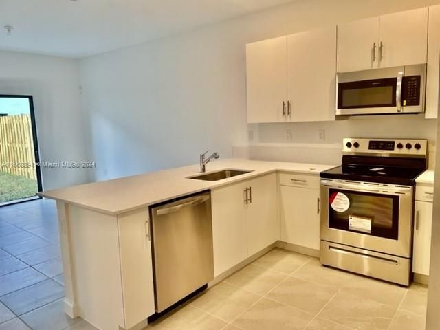 For Rent: $2,900 (3 beds, 2 baths, 1697 Square Feet)