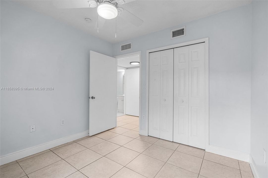 For Sale: $260,000 (3 beds, 2 baths, 1196 Square Feet)