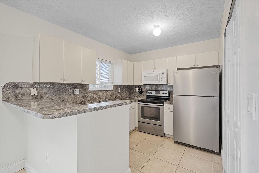 For Sale: $260,000 (3 beds, 2 baths, 1196 Square Feet)