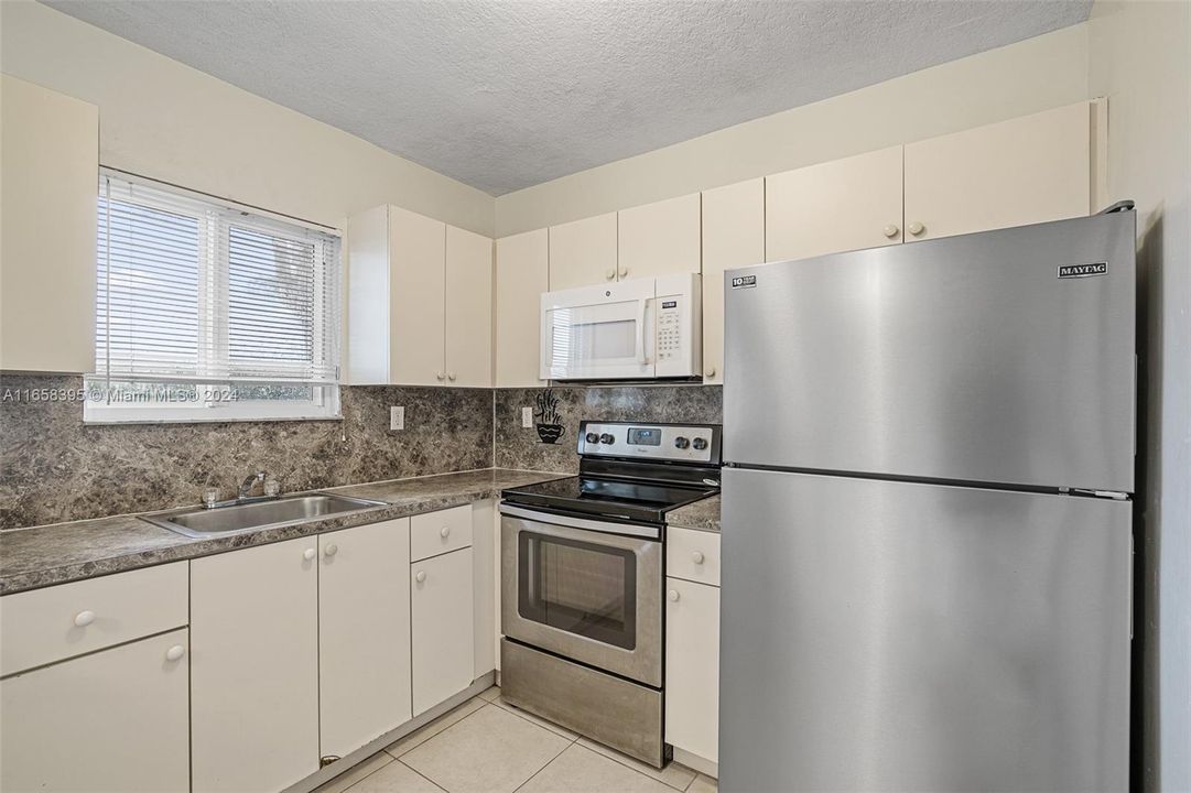 For Sale: $260,000 (3 beds, 2 baths, 1196 Square Feet)