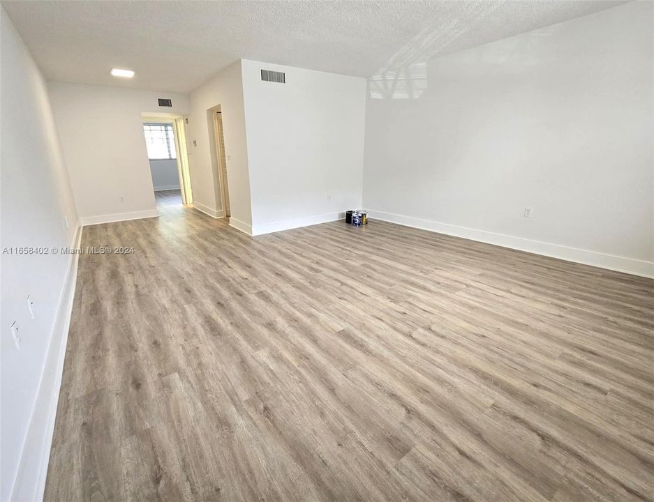 For Rent: $1,750 (1 beds, 1 baths, 692 Square Feet)