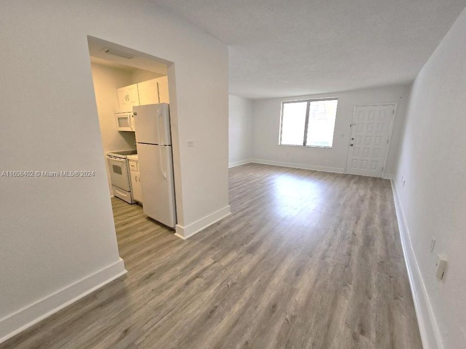 For Rent: $1,750 (1 beds, 1 baths, 692 Square Feet)