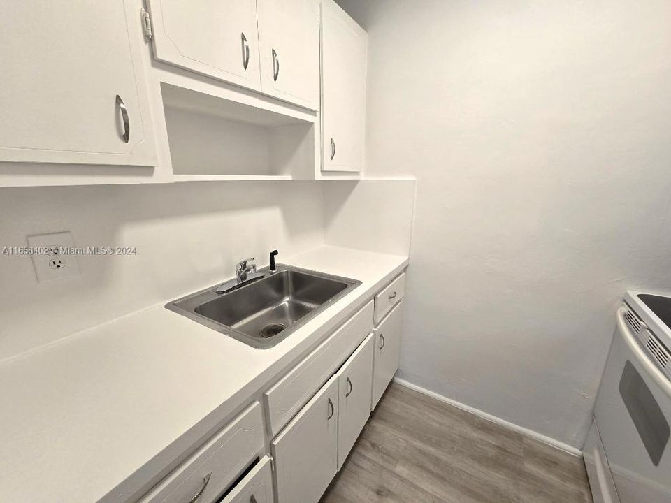 For Rent: $1,750 (1 beds, 1 baths, 692 Square Feet)