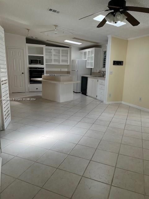 For Sale: $154,900 (3 beds, 2 baths, 1560 Square Feet)