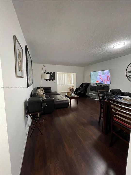 For Rent: $1,650 (1 beds, 1 baths, 666 Square Feet)