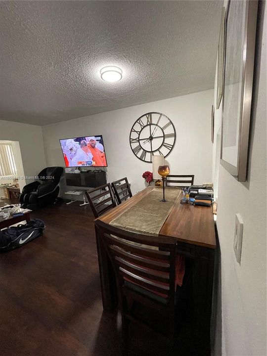 Active With Contract: $1,650 (1 beds, 1 baths, 666 Square Feet)