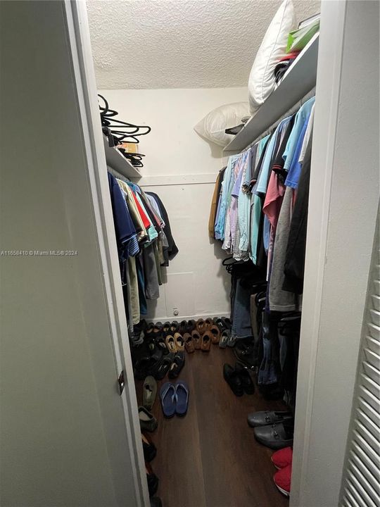 walk-in closet