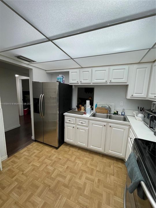 Active With Contract: $1,650 (1 beds, 1 baths, 666 Square Feet)