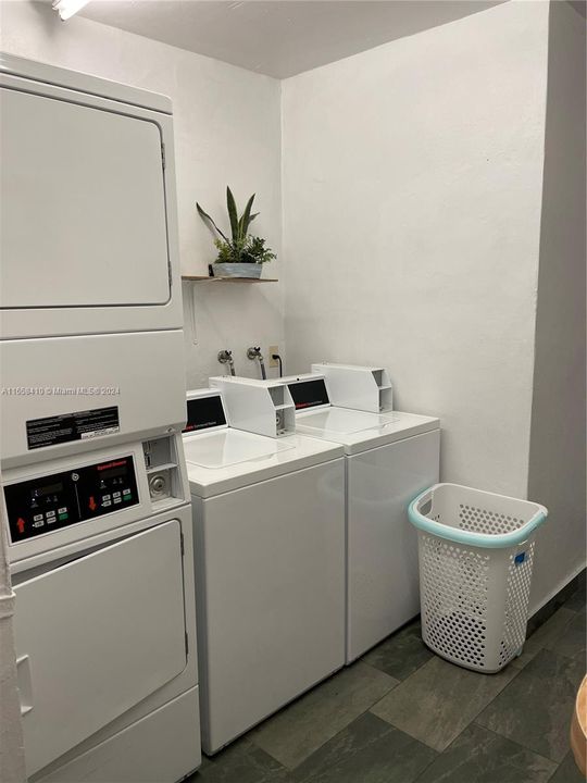 Active With Contract: $1,650 (1 beds, 1 baths, 666 Square Feet)