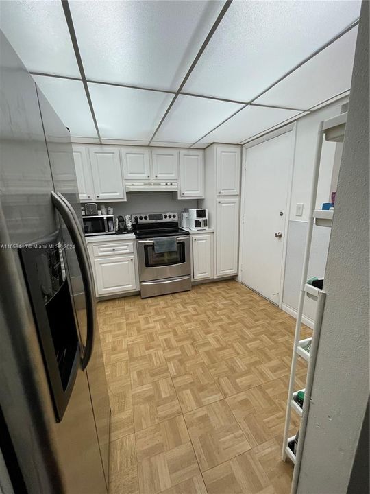 Active With Contract: $1,650 (1 beds, 1 baths, 666 Square Feet)