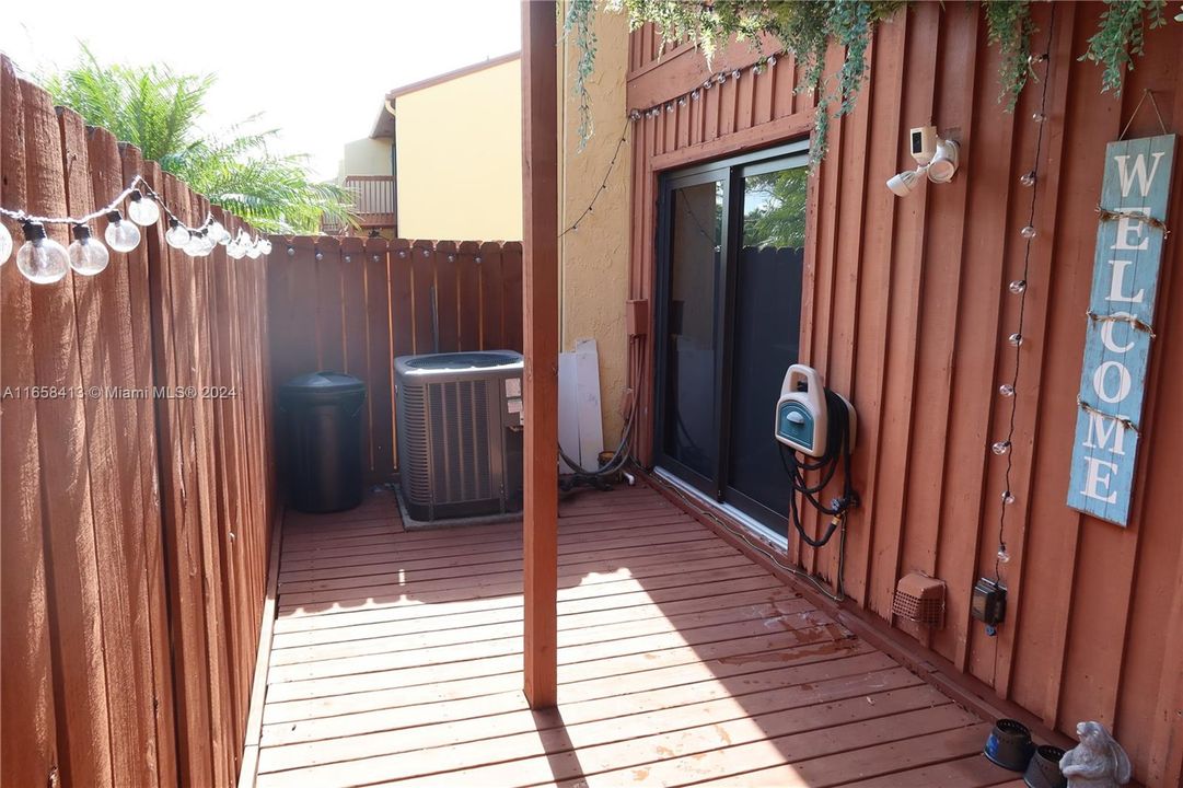 For Rent: $3,500 (2 beds, 2 baths, 1650 Square Feet)