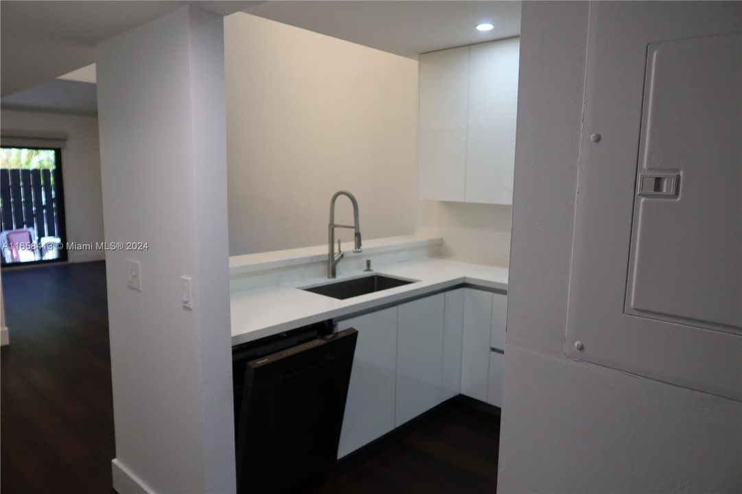 For Rent: $3,500 (2 beds, 2 baths, 1650 Square Feet)