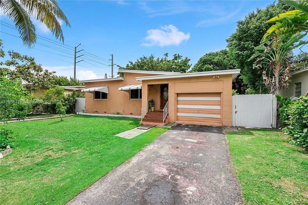 For Sale: $580,000 (3 beds, 2 baths, 1465 Square Feet)