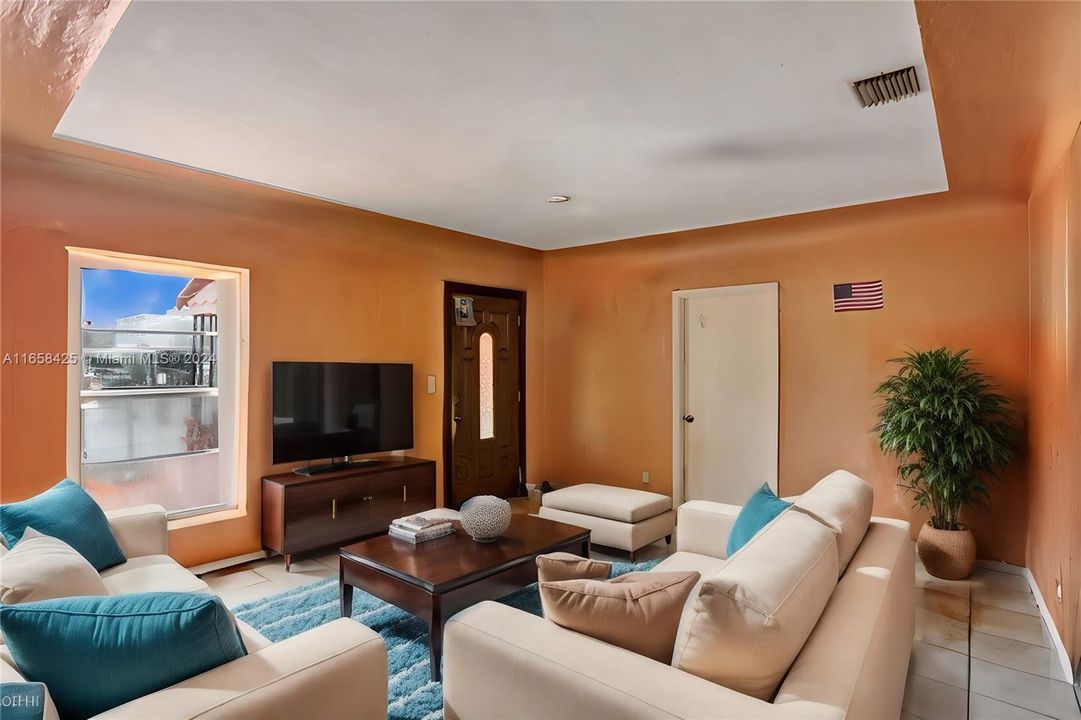 For Sale: $850,000 (5 beds, 2 baths, 1419 Square Feet)