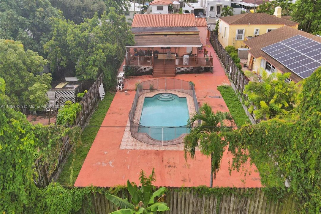 En Venta: $850,000 (5 camas, 2 baños, 1419 Pies cuadrados)