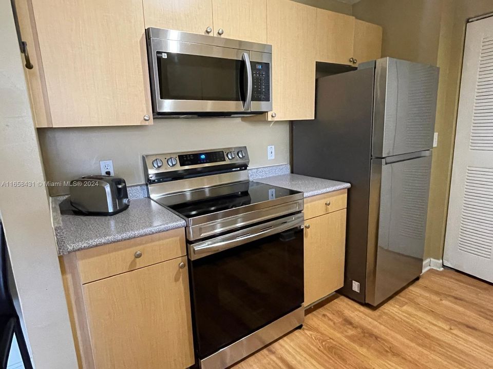 For Rent: $2,350 (2 beds, 1 baths, 1029 Square Feet)