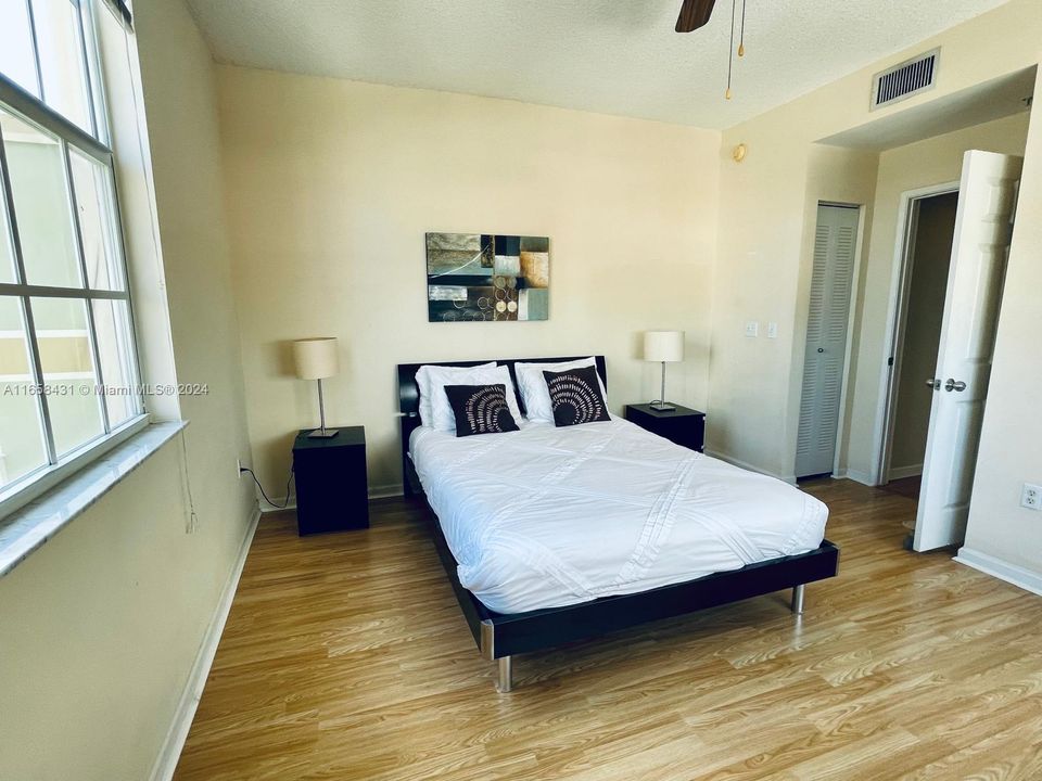 For Rent: $2,350 (2 beds, 1 baths, 1029 Square Feet)