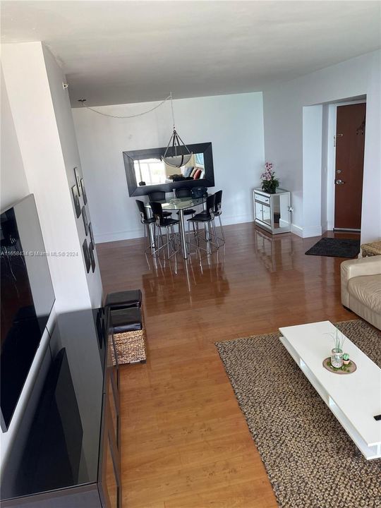 For Rent: $5,500 (1 beds, 2 baths, 1151 Square Feet)