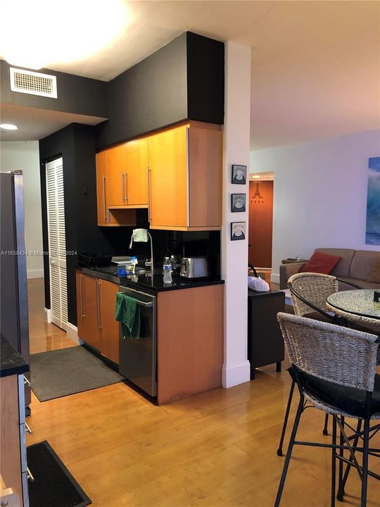 For Rent: $5,500 (1 beds, 2 baths, 1151 Square Feet)