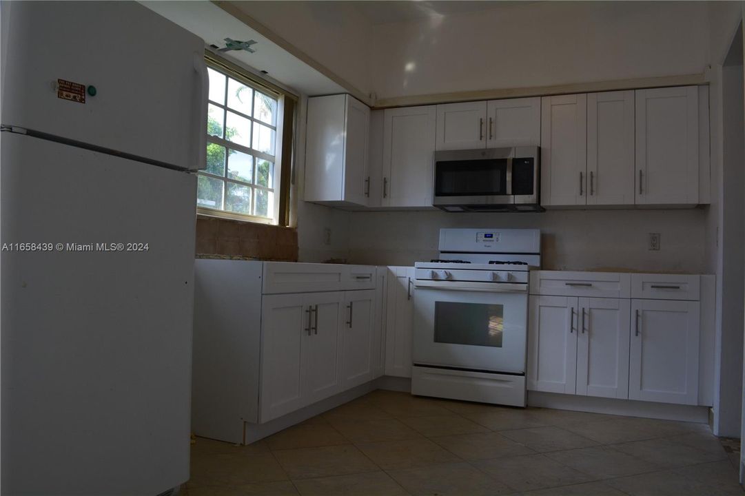 For Rent: $6,250 (3 beds, 2 baths, 1584 Square Feet)