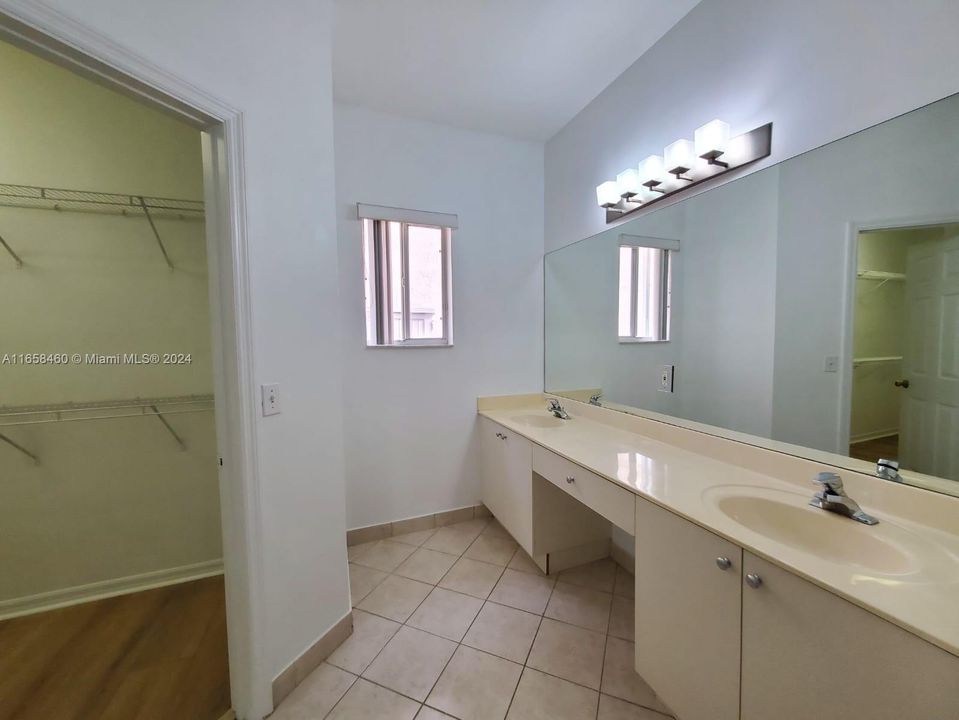 For Rent: $3,699 (3 beds, 2 baths, 1736 Square Feet)