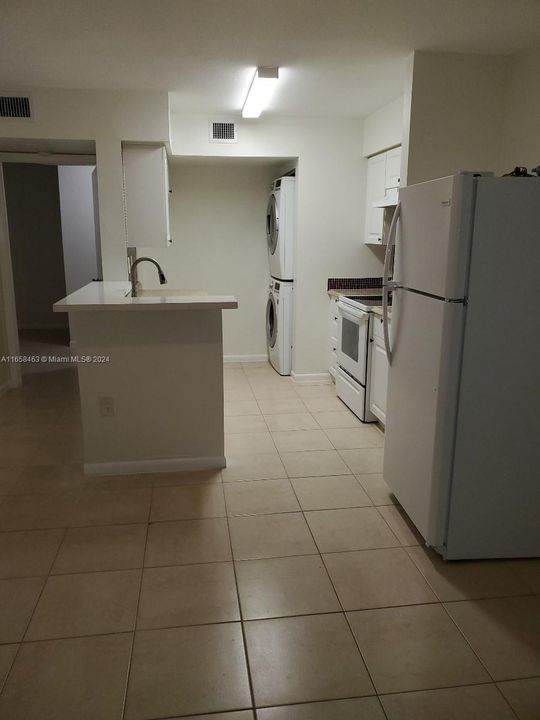 En Venta: $275,000 (2 camas, 2 baños, 877 Pies cuadrados)