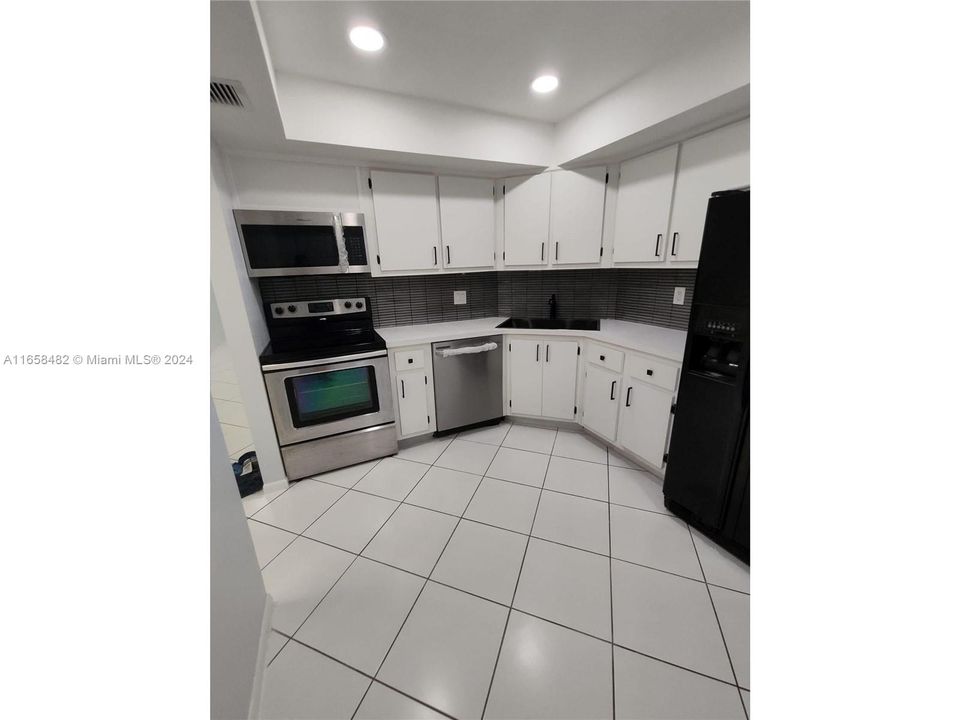 For Sale: $129,000 (2 beds, 2 baths, 1200 Square Feet)