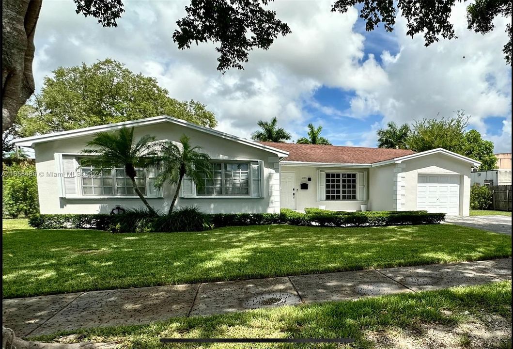 For Sale: $899,999 (3 beds, 2 baths, 1593 Square Feet)