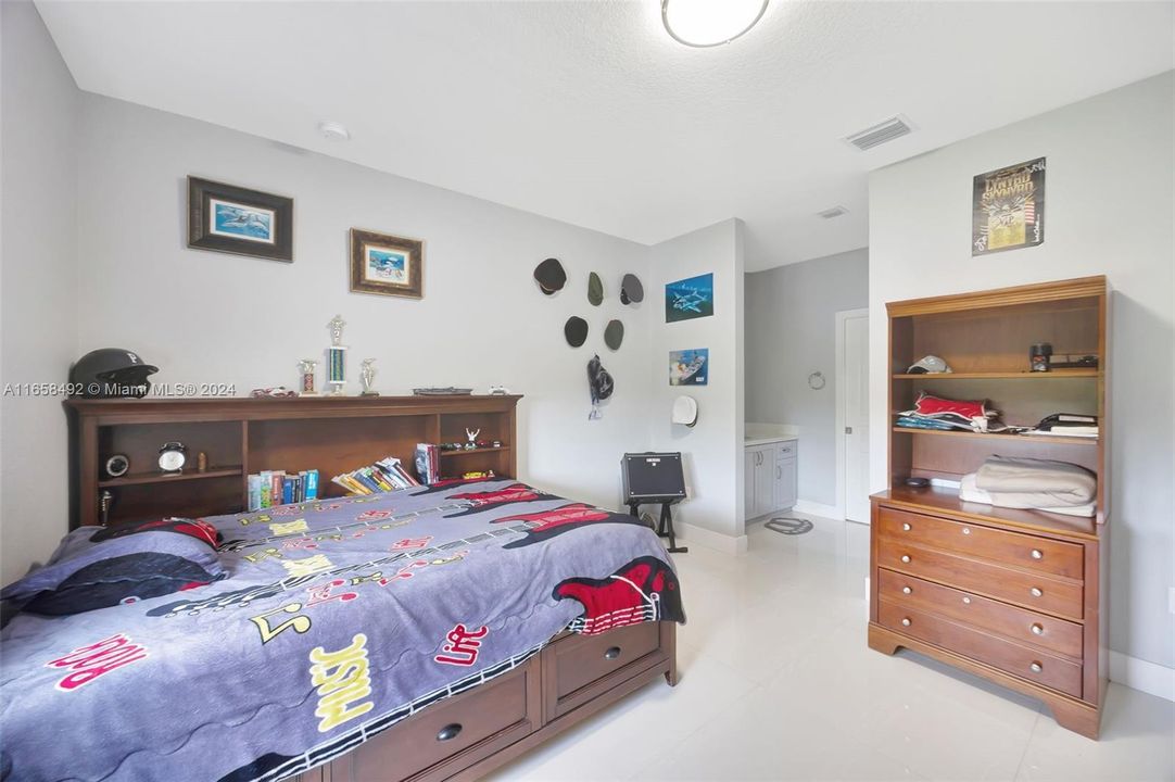 Recently Rented: $5,000 (4 beds, 3 baths, 2158 Square Feet)